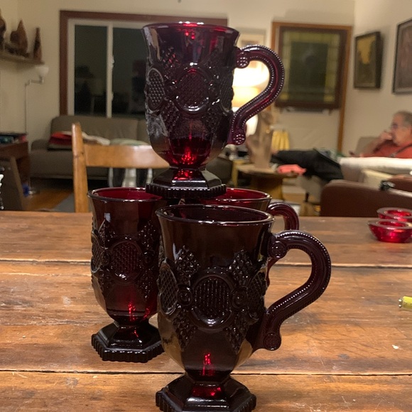 4 AVON CAPE COD 1876 COLLECTION RUBY GLASS PEDESTAL FOOT MUGS IRISH COFFEE CUPS - Picture 2 of 10